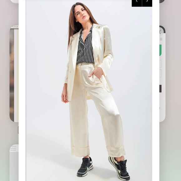 Q2 Satin Blazer - Picture 12 of 15